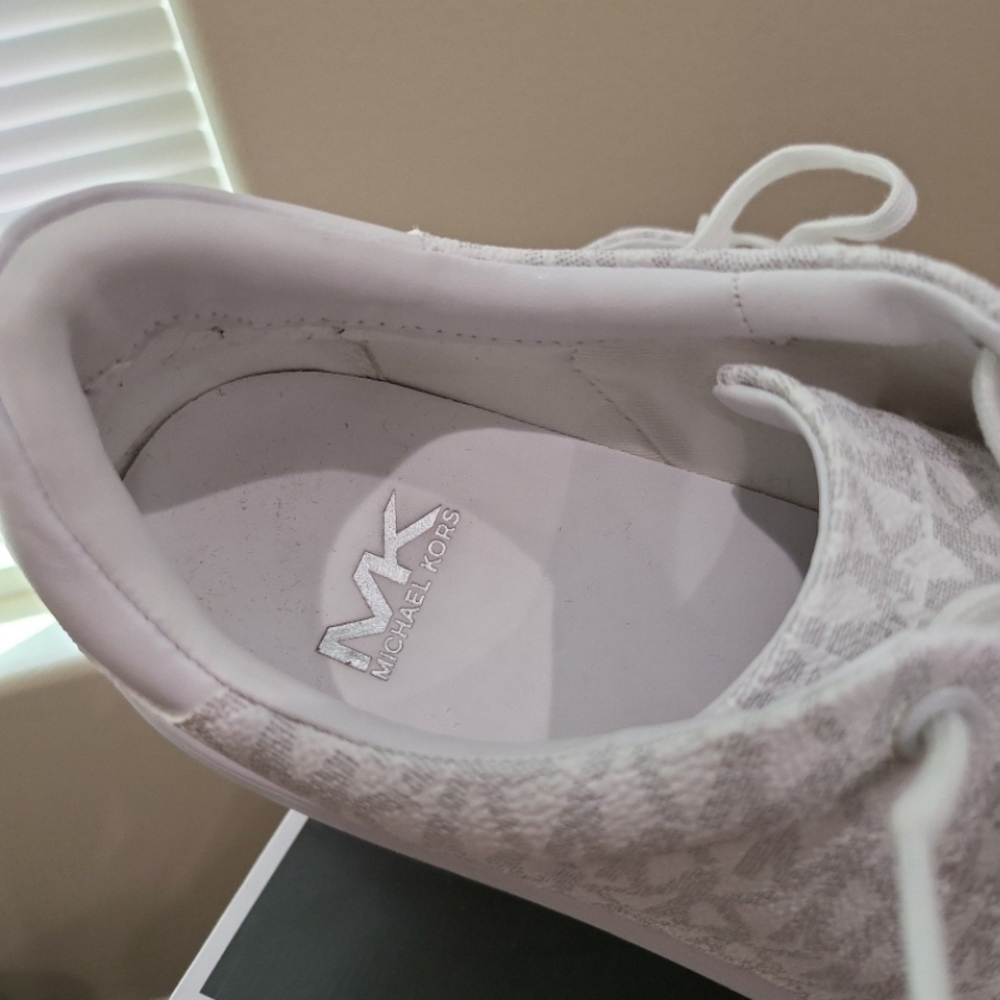 Michael Kors White Textured Sneakers for Casual Comfort - Picture 6 of 12